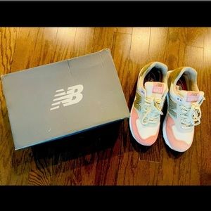 The rare summer new balance limited edition
mauve color! Stand out!